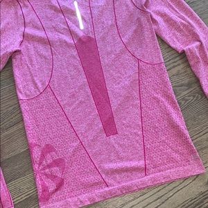 NWOT Nike seamless running longsleeve
